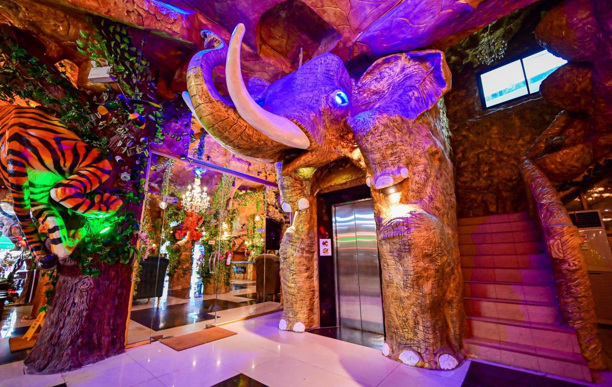Tiger Complex Hotel Patong Exterior photo