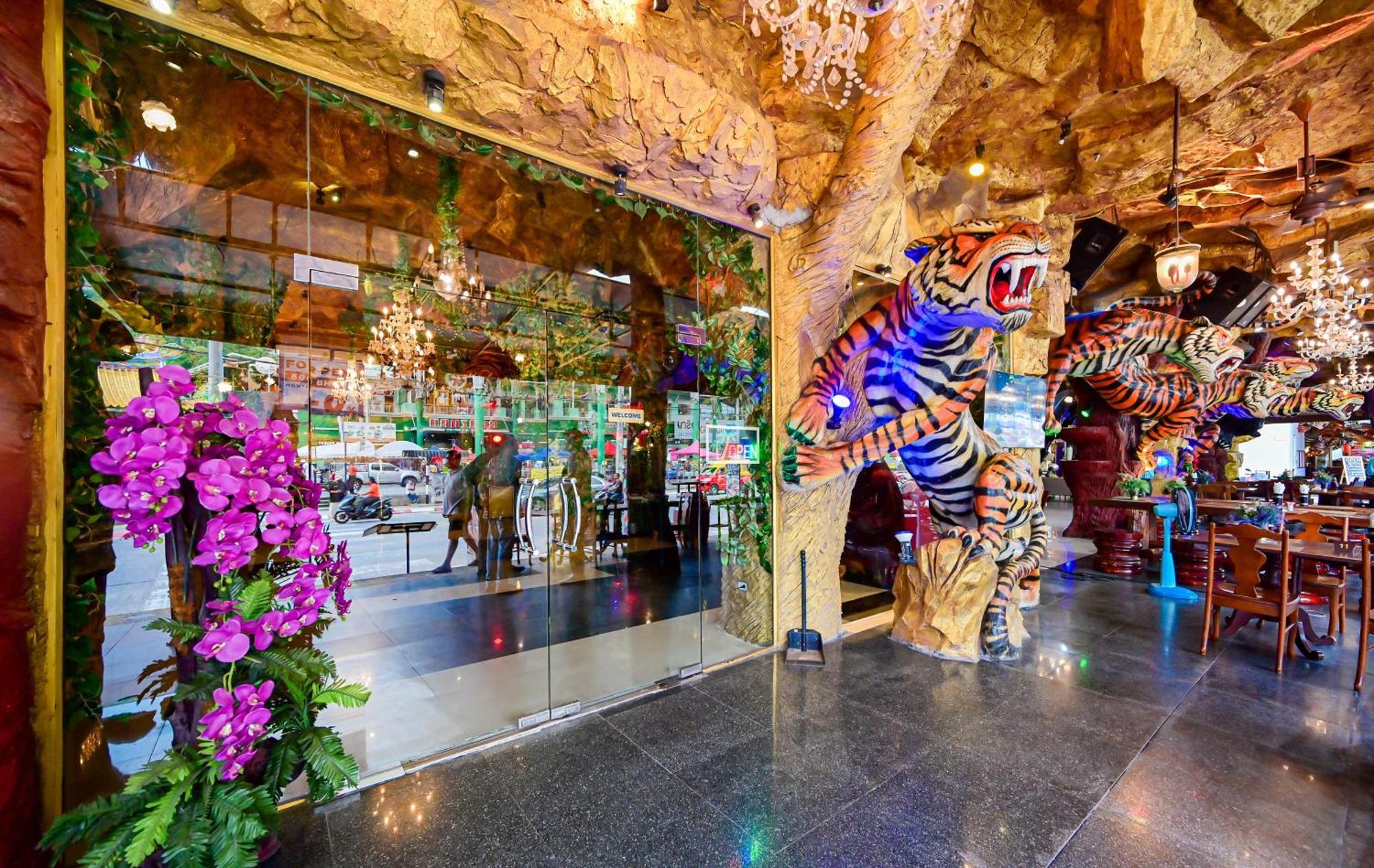 Tiger Complex Hotel Patong Exterior photo